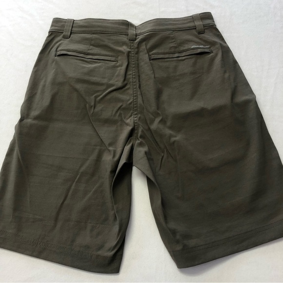 EDDIE Bauer Travex Army Green Cargo Shorts Size 30 - Picture 2 of 9